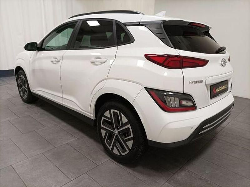Gebraucht Hyundai Kona 100 kW (136 PS) 2023 Weiß SUV