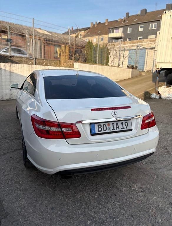 Gebraucht Mercedes E250 AMG line 204 PS (150 kW) 2013 Weiß Coupé