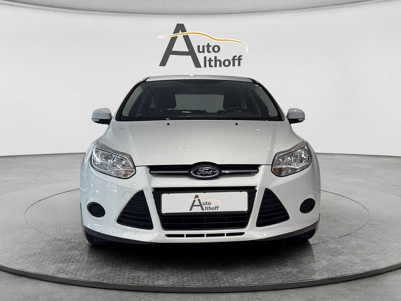 Gebraucht Ford Focus 101 PS (74 kW) 2014 Weiß Limousine