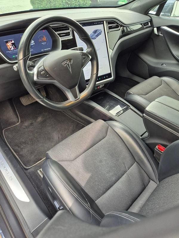 Second-hand Tesla Model S 350 kW (476 CP) 2017 Argintiu Hatchback