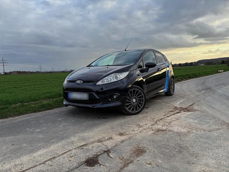 Gebraucht Ford Fiesta Titanium 82 PS (60 kW) 2010 Schwarz Kleinwagen