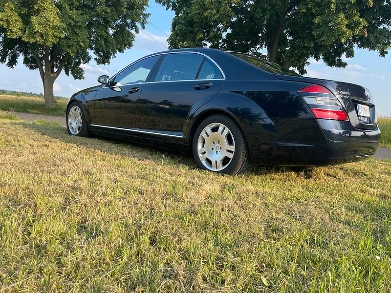 Blau Gebraucht 2006 Mercedes S450 Limousine | 11.900 € - Bild 1/4