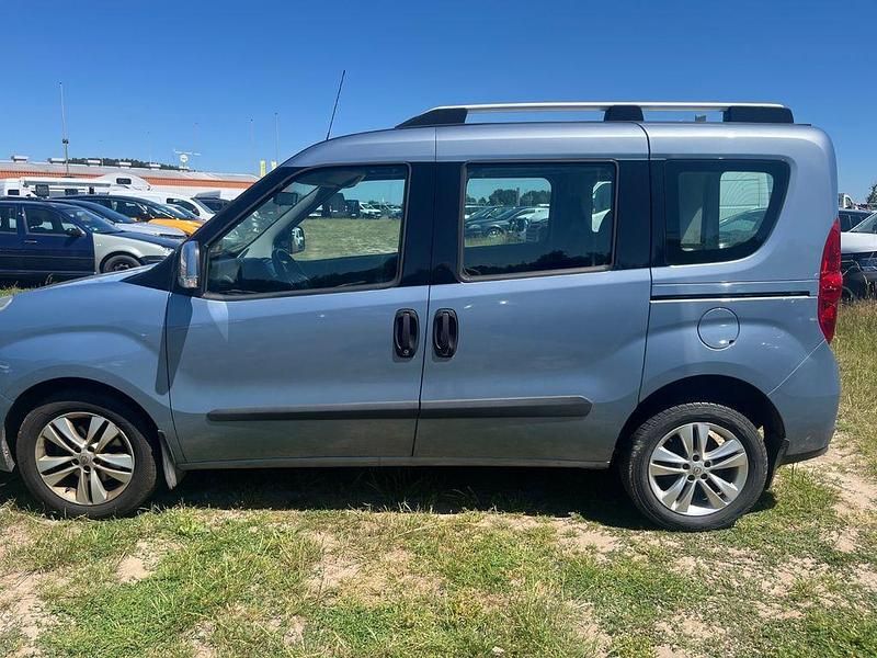 Blau Gebraucht 2012 Opel Combo Edition Van / Kleinbus | 3.500 € (Guter Preis) - Bild 1/4