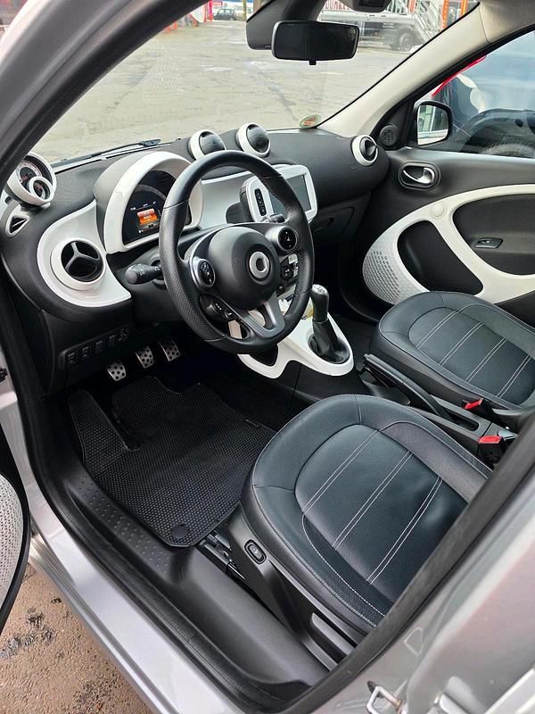 Silber Gebraucht 2014 Smart ForFour Prime Kleinwagen | 6.300 € (Fairer Preis) - Bild 1/4