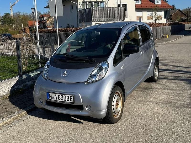 Gebraucht Peugeot iON Active 49 kW (67 PS) 2013 Silber Kleinwagen