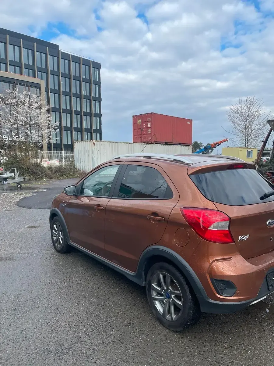 Gebraucht Ford Ka Plus 85 PS (62 kW) 2019 Andere farben Kleinwagen