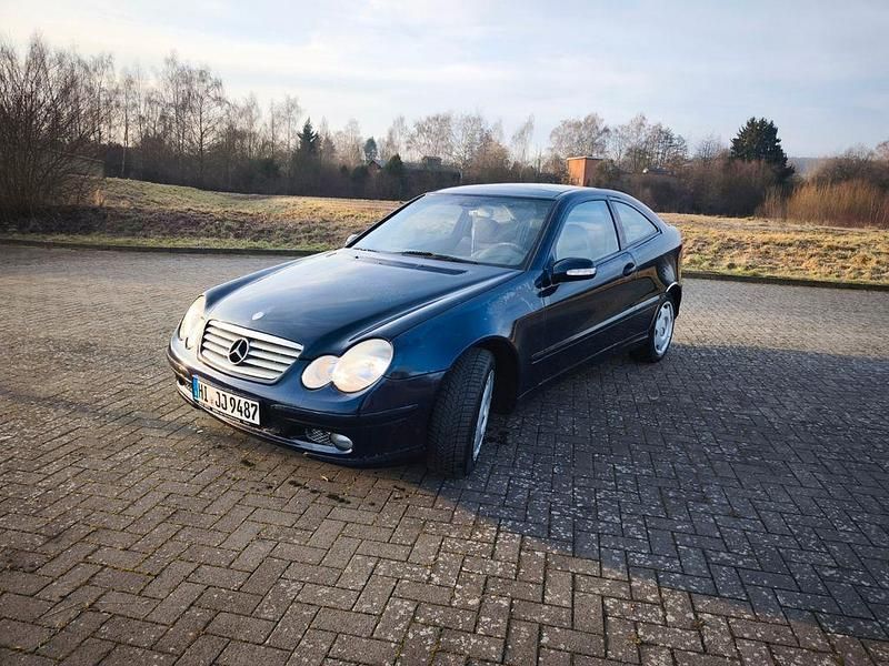Gebraucht Mercedes C180 129 PS (94 kW) 2001 Blau Coupé