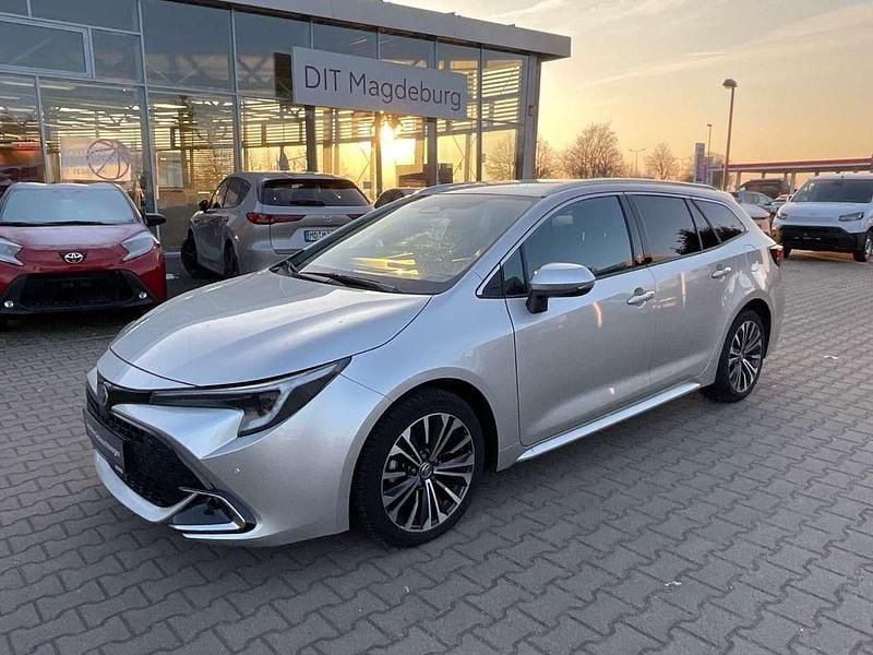Gebraucht Toyota Corolla Team 140 PS (102 kW) 2025 Precious silver metallic Kombi