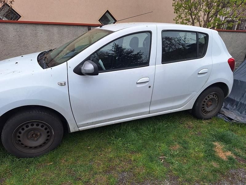 Gebraucht Dacia Sandero 73 PS (53 kW) 2016 Weiß Kleinwagen