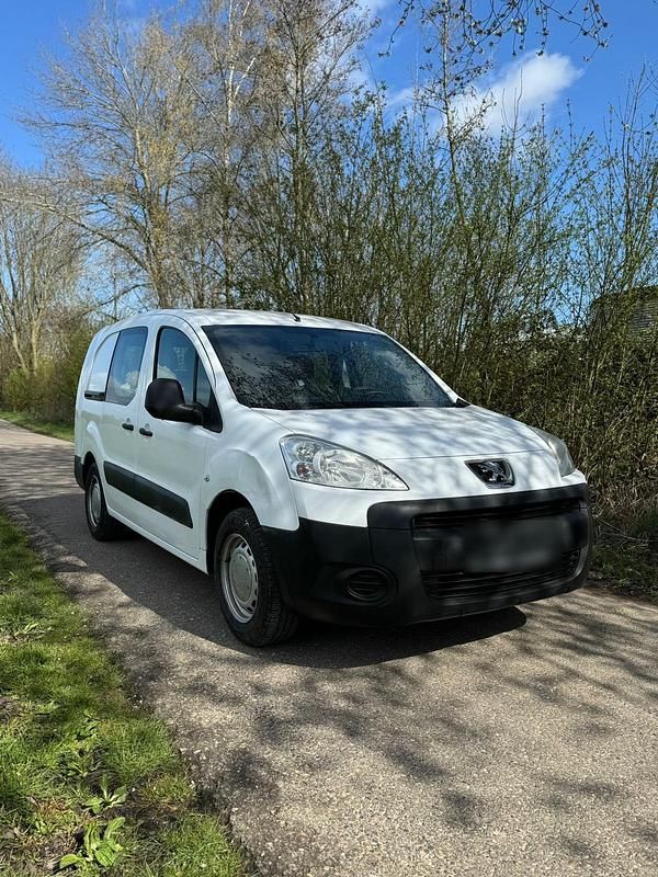 Gebraucht Peugeot Partner 90 PS (66 kW) 2010 Weiß Van / Kleinbus