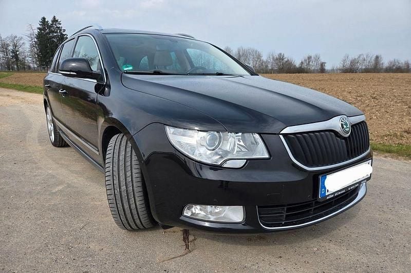 Gebraucht Skoda Superb Elegance 200 PS (147 kW) 2011 Schwarz Kombi