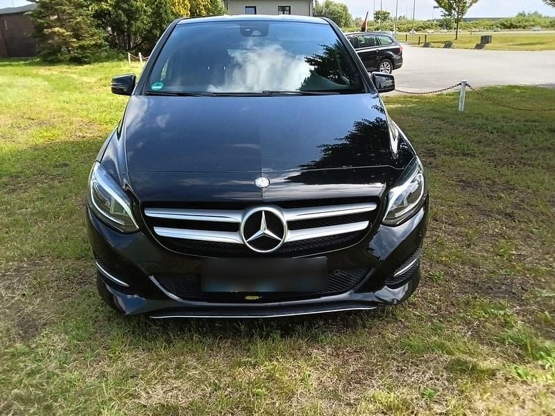 Gebraucht Mercedes B180 Style 122 PS (89 kW) 2016 Schwarz Van / Kleinbus