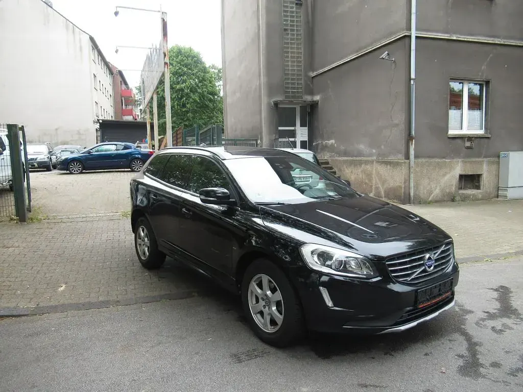 Gebraucht Volvo XC60 Momentum 190 PS (139 kW) 2016 Schwarz SUV