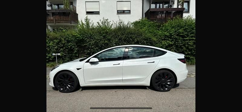 Weiß Gebraucht 2023 Tesla Model 3 Performance Limousine | 29.999 € (Superpreis) - Bild 1/4
