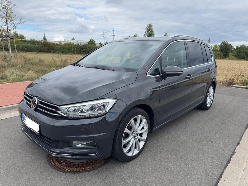 Gebraucht VW Touran Highline 150 PS (110 kW) 2017 Grau Van / Kleinbus