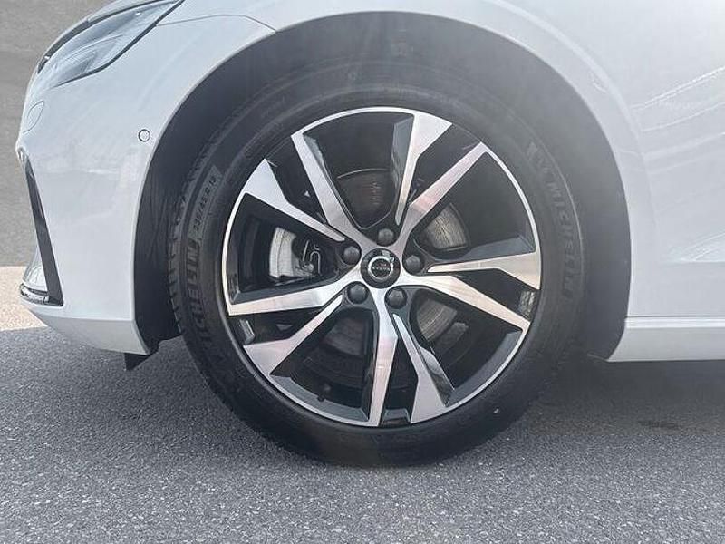 Gebraucht Volvo V60 Plus 197 PS (144 kW) 2025 Crystal weiß perleffekt Kombi