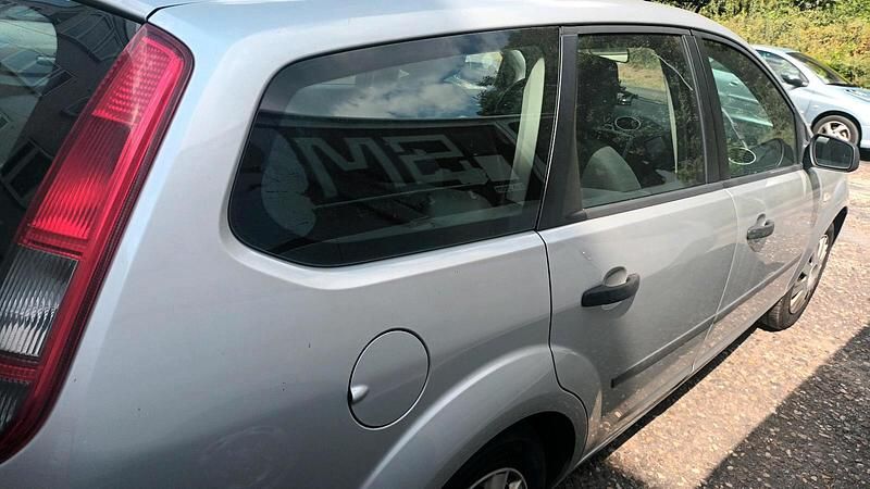 Silber Gebraucht 2006 Ford Focus Kombi | 2.300 € (Guter Preis) - Bild 1/4