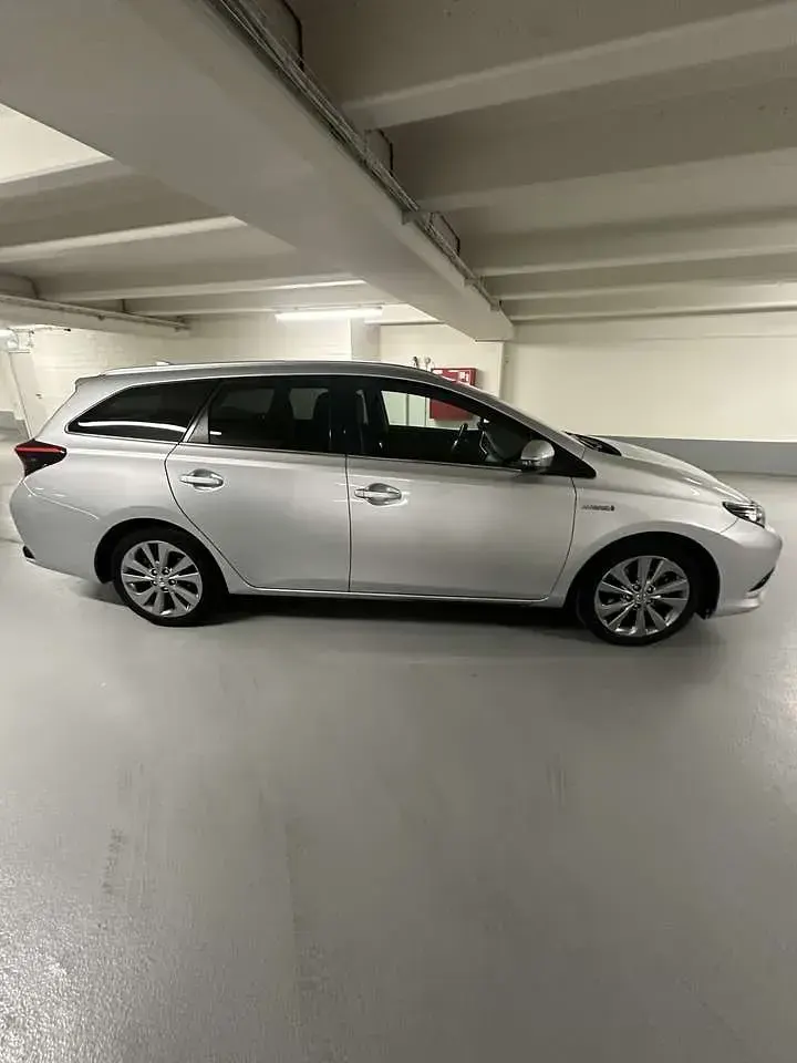 Gebraucht Toyota Auris Hybrid Executive 99 PS (72 kW) 2016 Grau Kombi