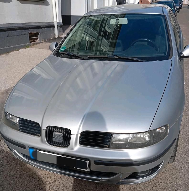 Second-hand Seat Leon 109 CP (80 kW) 2003 Argintiu Hatchback