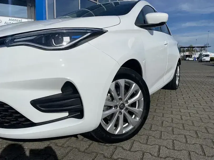 Używany Renault Zoe Evolution 80 kW (110 KM) 2022 Biały Hatchback