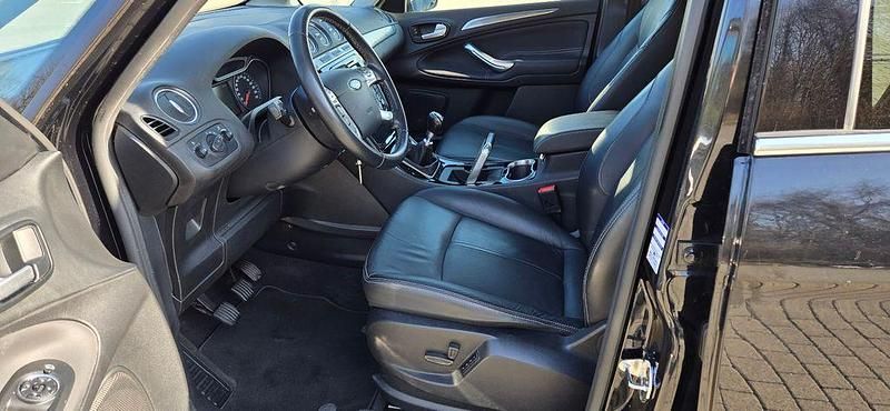 Gebraucht Ford S-MAX Titanium 140 PS (102 kW) 2015 Schwarz Van / Kleinbus