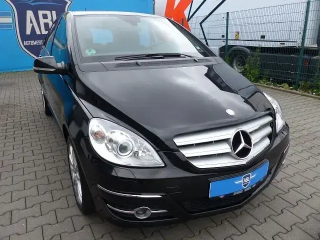 Gebraucht Mercedes 200 Sport 193 PS (141 kW) 2009 Limousine