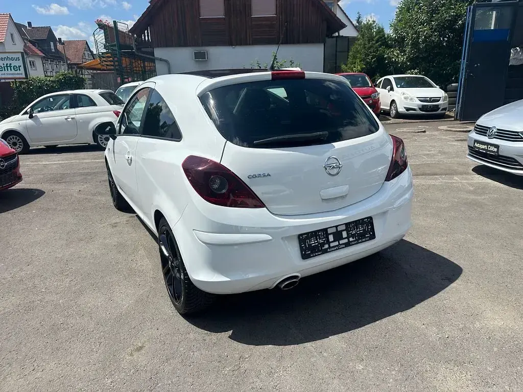 Gebraucht Opel Corsa Color Edition 87 PS (63 kW) 2011 Weiß Kleinwagen