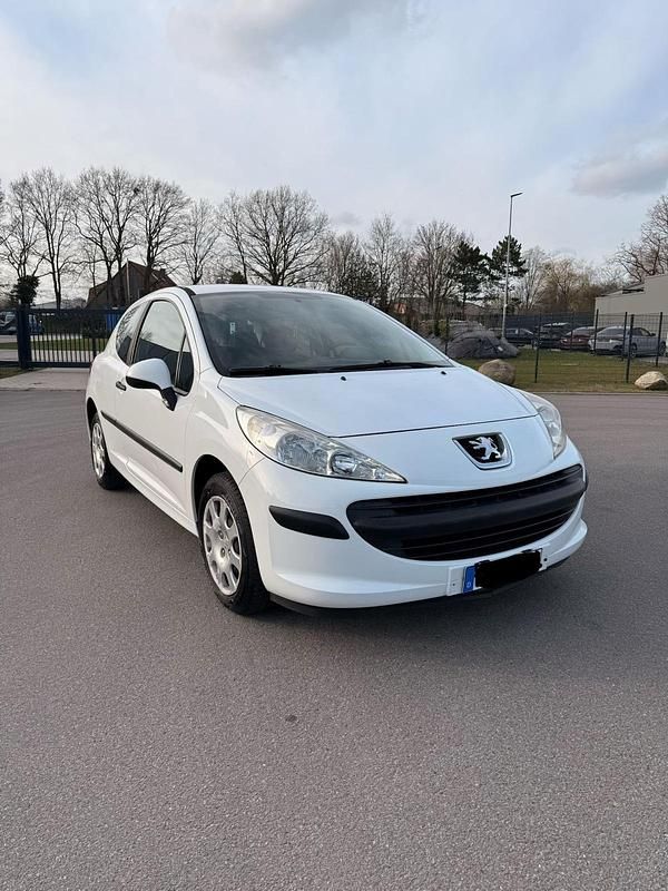 Gebraucht Peugeot 207 75 PS (55 kW) 2009 Weiß Coupé