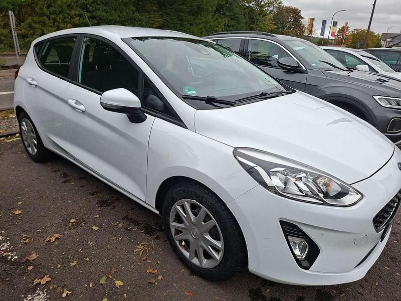 Weiß Gebraucht 2017 Ford Fiesta Kleinwagen | 8.200 € (Fairer Preis) - Bild 1/4