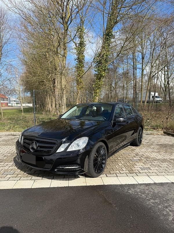 Gebraucht Mercedes E350 292 PS (214 kW) 2011 Schwarz Limousine