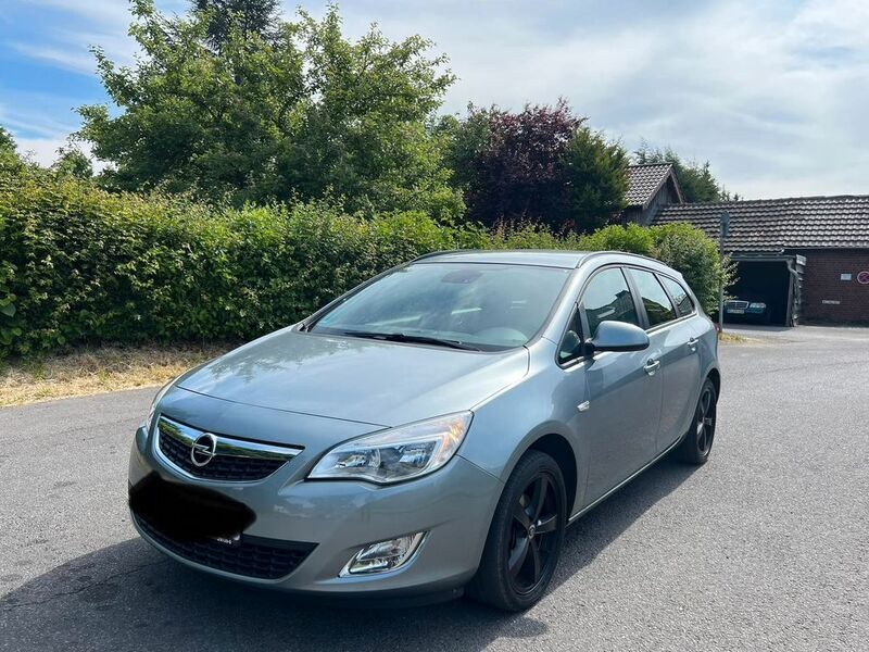 Grau Gebraucht 2012 Opel Astra Kombi | 3.990 € (Superpreis) - Bild 1/4