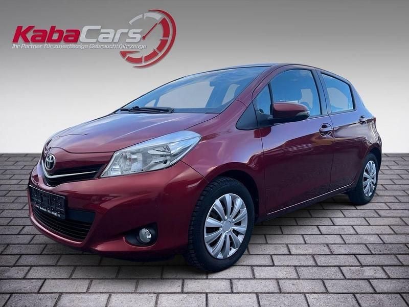 Gebraucht Toyota Yaris Cool 69 PS (50 kW) 2012 Rot Kleinwagen