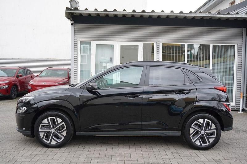 Gebraucht Hyundai Kona 100 kW (136 PS) 2023 Phantom black SUV