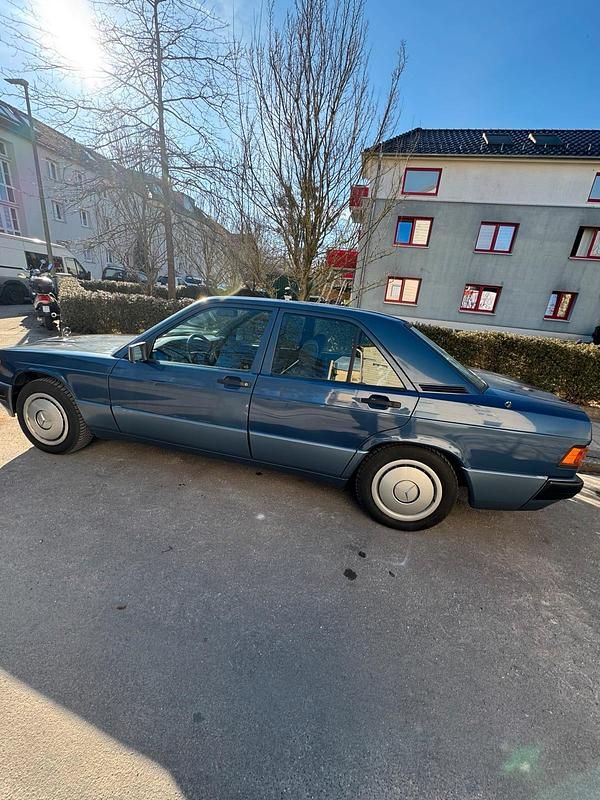 Gebraucht Mercedes 190 106 PS (77 kW) 1993 Blau Limousine
