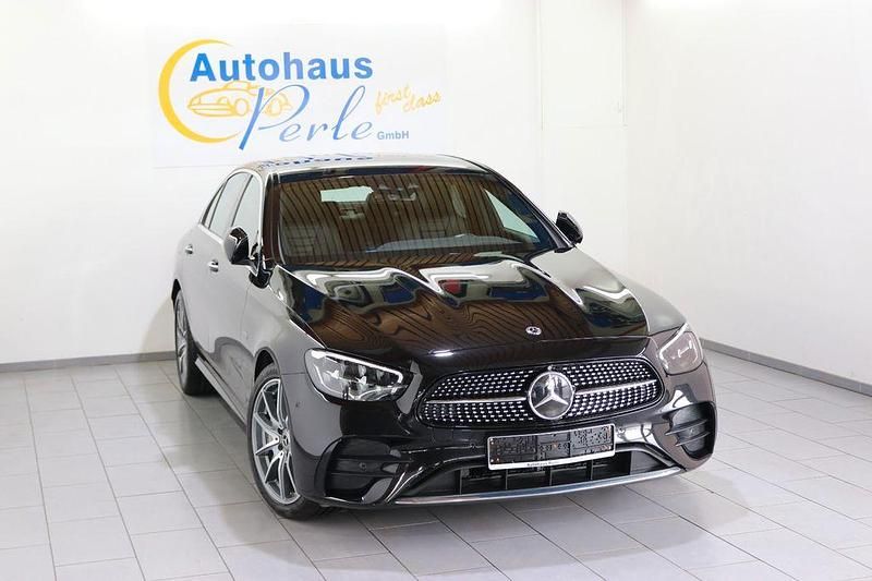Schwarz Gebraucht 2020 Mercedes E300 AMG Limousine | 40.990 € - Bild 1/4