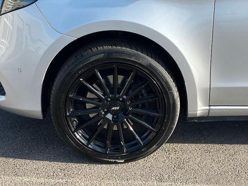 Gebraucht Mercedes V300 Edition 237 PS (174 kW) 2023 Silber Van / Kleinbus