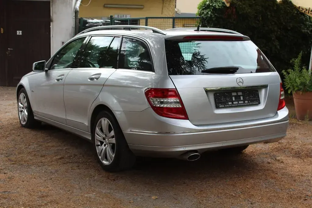 Gebraucht Mercedes C220 170 PS (125 kW) 2009 Iridiumsilber Kombi