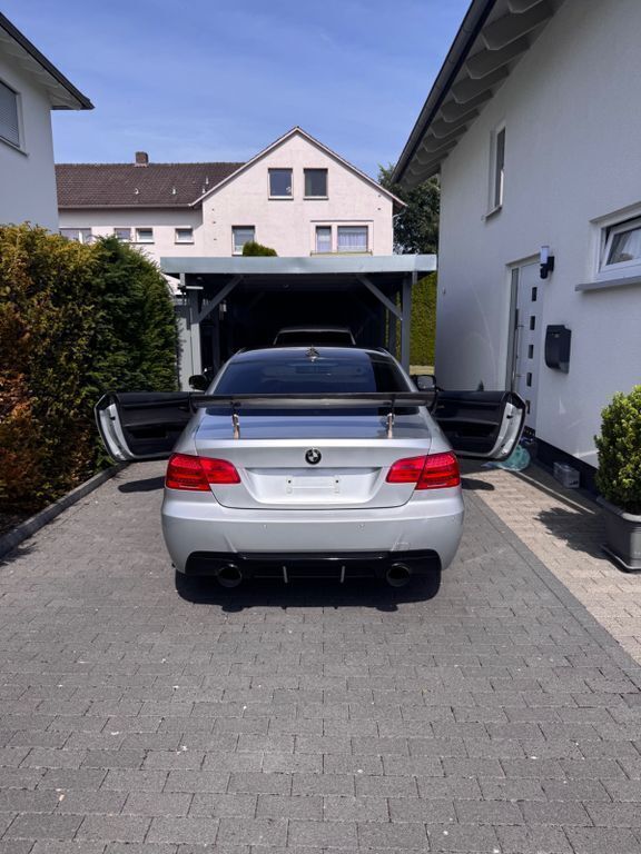 Silber Gebraucht 2011 BMW 335 M Performance Coupé | 15.500 € (Guter Preis) - Bild 1/4