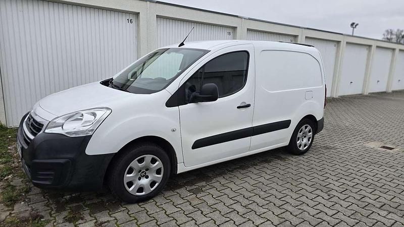 Gebraucht Peugeot TePee Active 92 PS (67 kW) 2017 Weiß Kombi