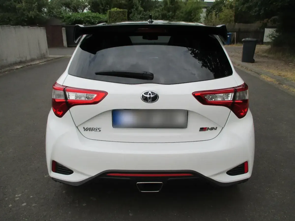 Gebraucht Toyota Yaris 212 PS (155 kW) 2017 Weiß Kleinwagen