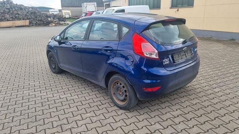 Gebraucht Ford Fiesta Trend 82 PS (60 kW) 2016 Blau Limousine