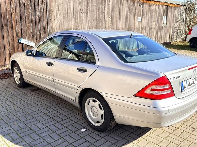 Gebraucht Mercedes 200 163 PS (119 kW) 2003 Silber Limousine