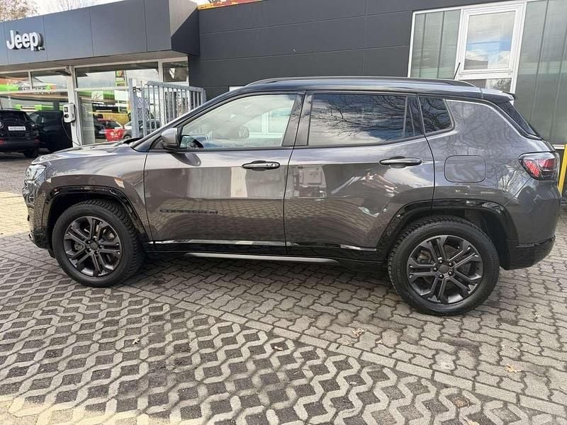 Usado Jeep Compass 80th Anniversary 179 HP (131 kW) 2021 Granite crystal met. clear coa SUV