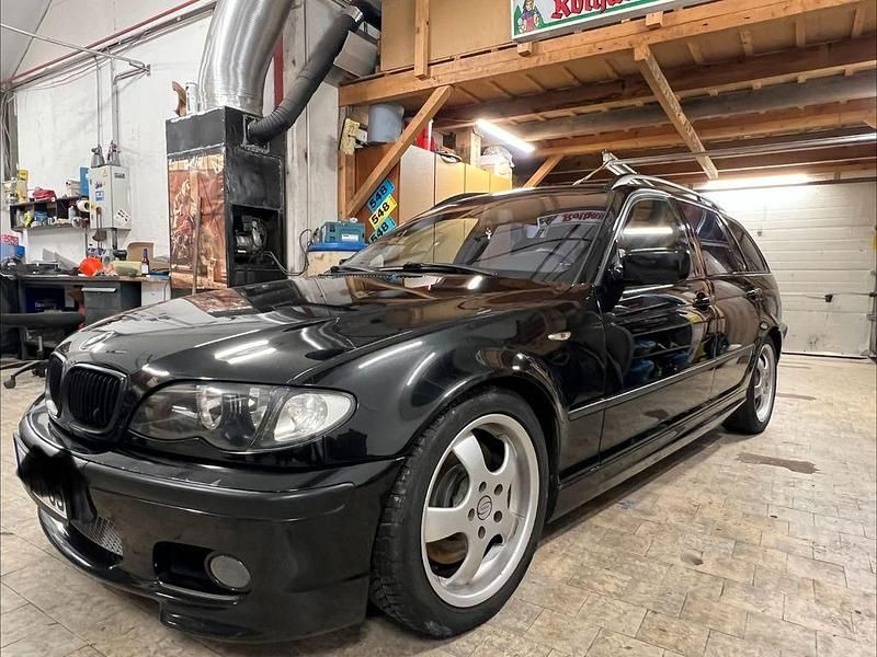 Schwarz Gebraucht 2002 BMW 330 Performance Kombi | 4.199 € (Superpreis) - Bild 1/4