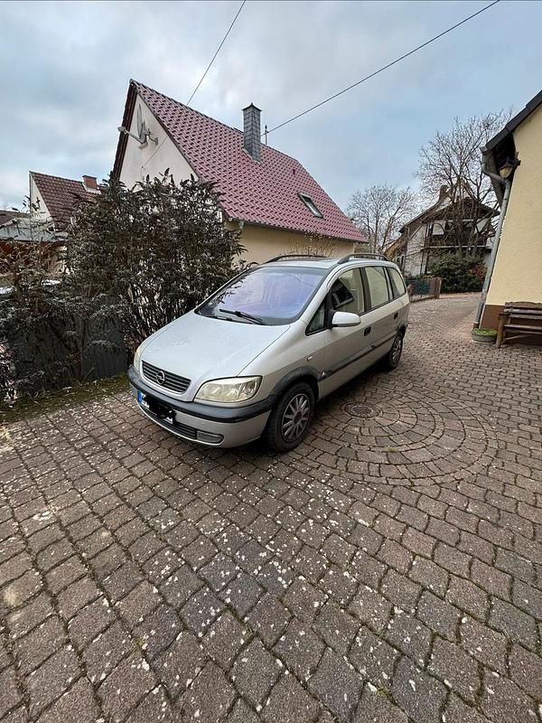 Grau Gebraucht 2001 Opel Zafira Elegance Van / Kleinbus | 900 € (Guter Preis) - Bild 1/4