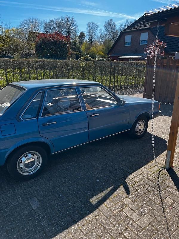Używany Audi 80 Design 55 KM (40 kW) 1980 Niebieski Sedan/Limuzyna