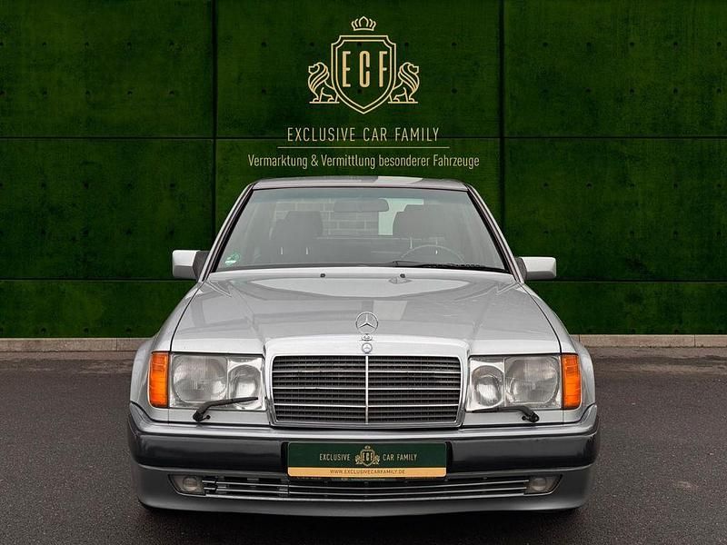 Gebraucht Mercedes E500 326 PS (239 kW) 1991 Silber Limousine