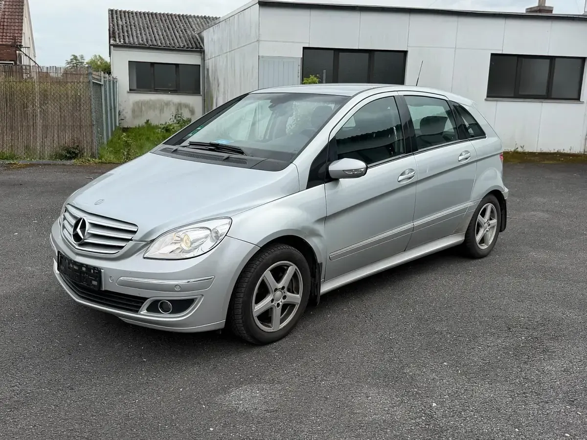 Gebraucht Mercedes B200 140 PS (102 kW) 2005 Silber Van / Kleinbus