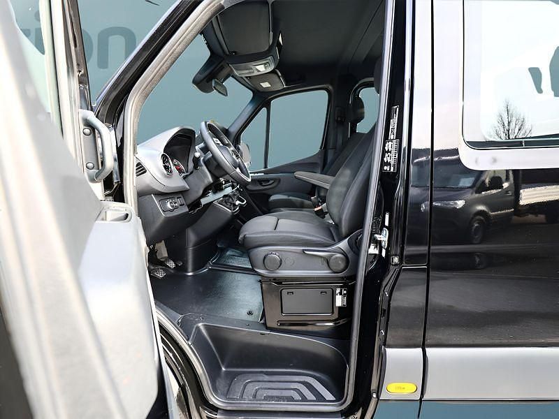 Używany Mercedes Sprinter 150 KM (110 kW) 2024 Czarny Van