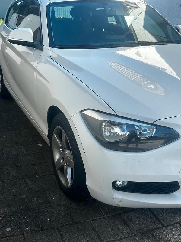 Gebraucht BMW 114 102 PS (75 kW) 2013 Weiß Kleinwagen